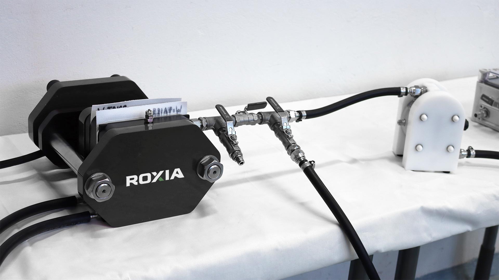 With Roxia filtration test unit we can get accurate insights into filtration parameters. Filtration experts can execute all tests on-site or in the laboratory.